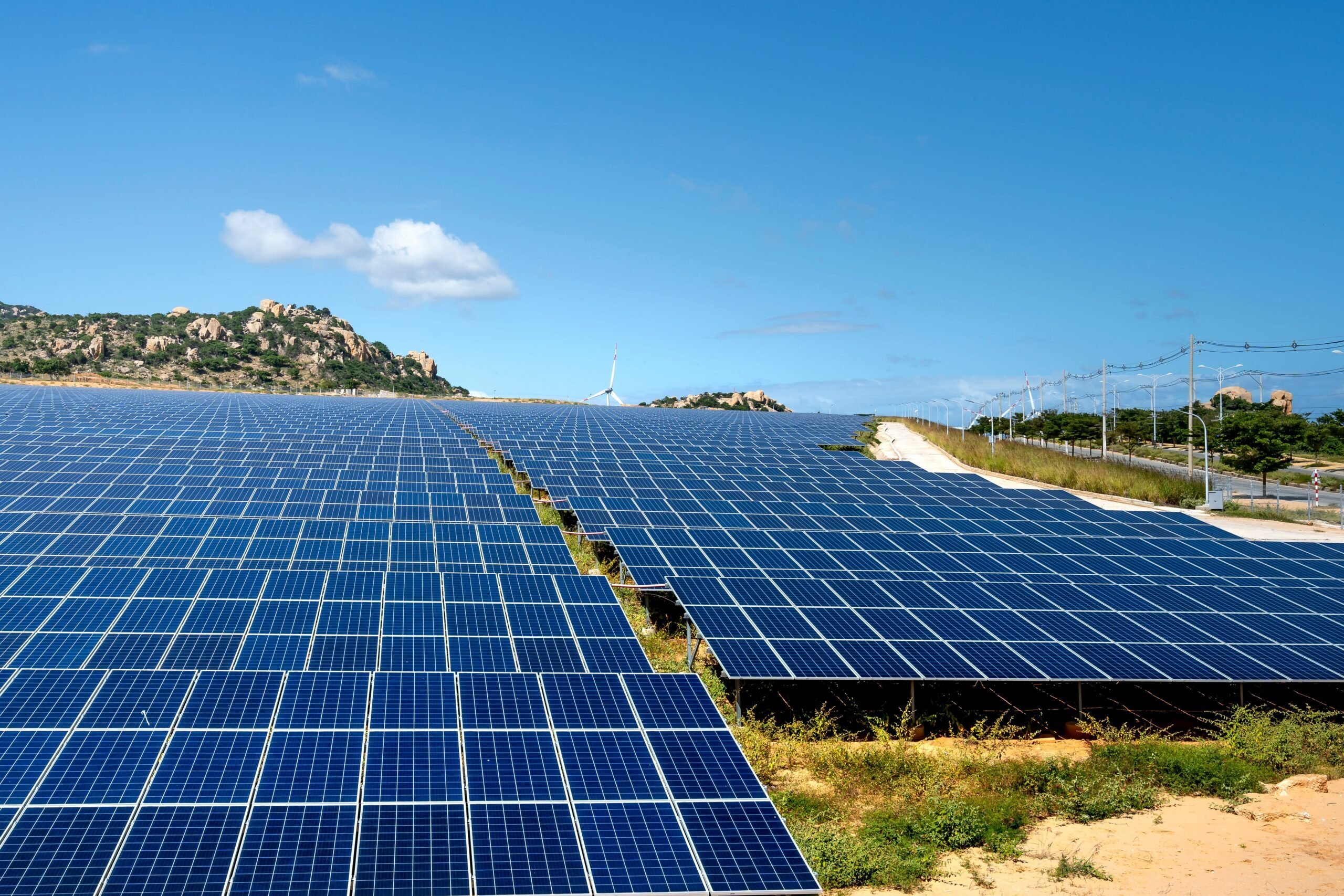 Účinnost fotovoltaických panelů dosahuje 23 až 25 procent: ovlivňují ji poloha a teplota